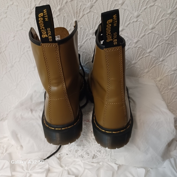 Dr. Martens Women SZ 8 Black and Brown Boots look at the photos there are detail - Picture 13 of 15